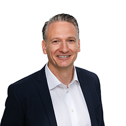 CEO - Kristoffer Axelsson CEO - Kristoffer Axelsson