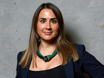 Karolina Bellabouno Karolina Bellabouno